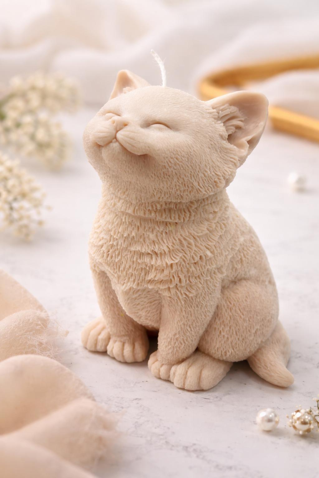 Kerze „Katze“ – handgegossen aus Rapswachs, verspielt & stilvoll
