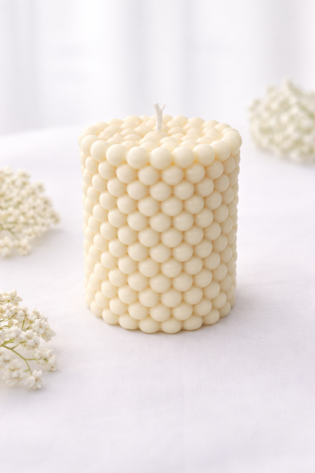 Kerze „breite Perle“ – handgegossen aus Rapswachs, charmant & stilvoll